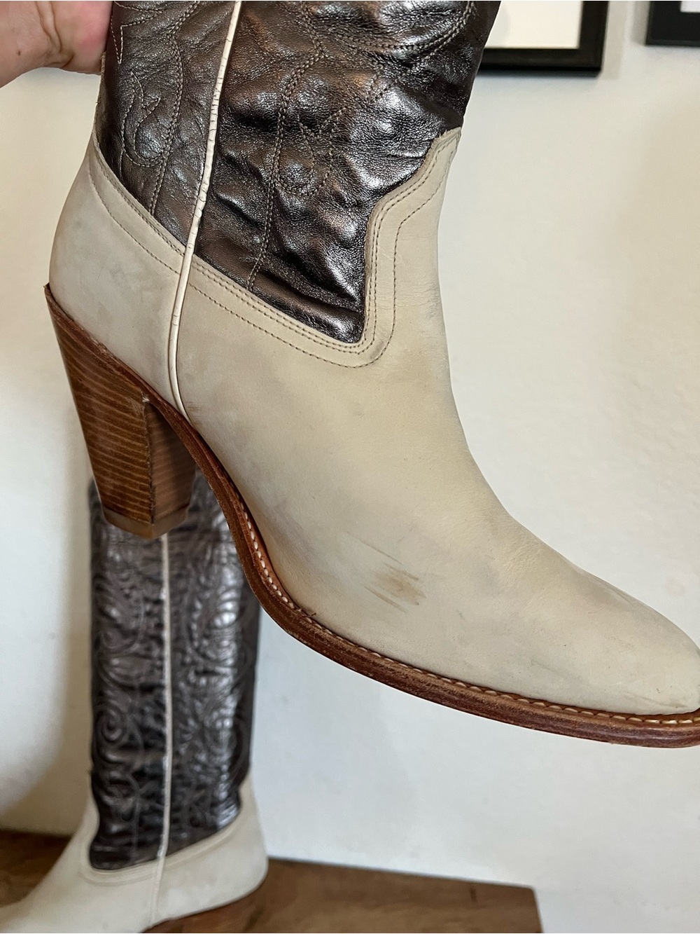Vintage Frye Stitch Tall Mustang Western Heel Cowgirl Boots Silver/Beige Sz 10M - Picture 11 of 17